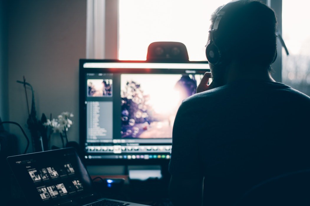 Lee más sobre el artículo Portátil Gamer vs Pc Gamer ¿Qué es Mejor en 2020?